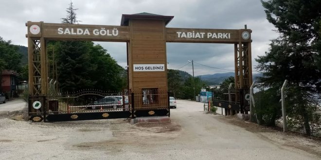 Tabiat Parkı Plajı Tabelaları Yenilenmeli